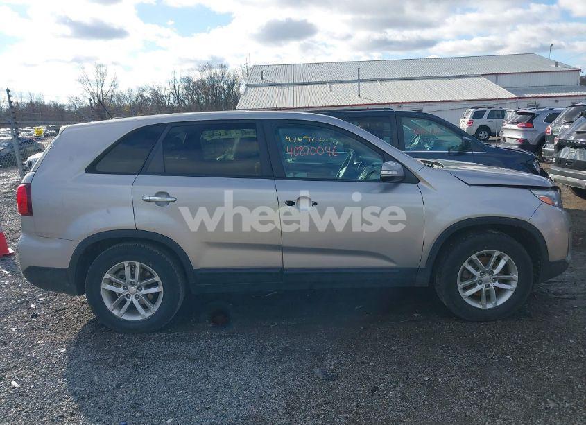 Photo 13 of 2015 Kia Sorento LX (VIN 5XYKT3A60FG583922)