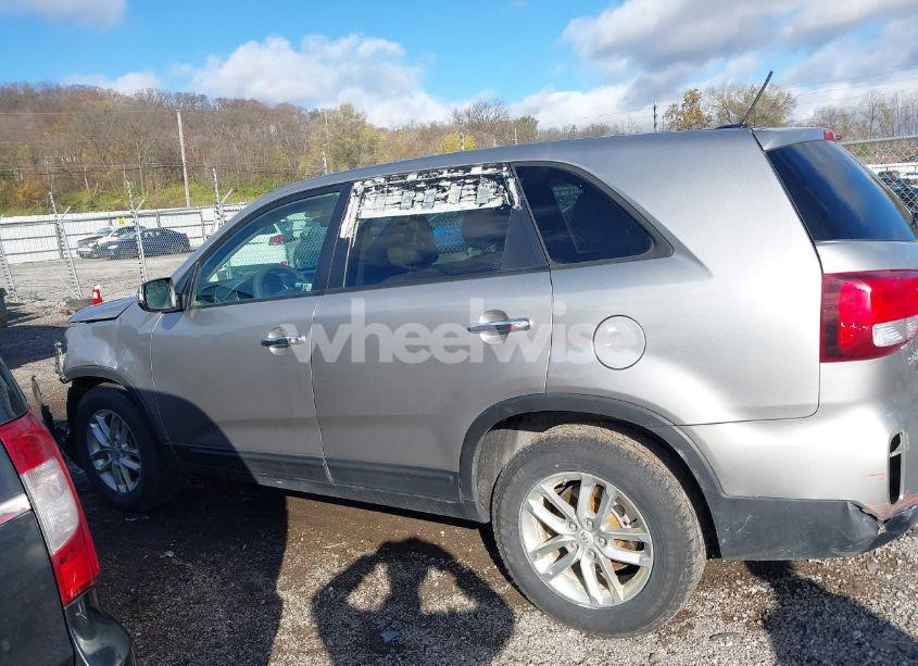Photo 14 of 2015 Kia Sorento LX (VIN 5XYKT3A60FG583922)