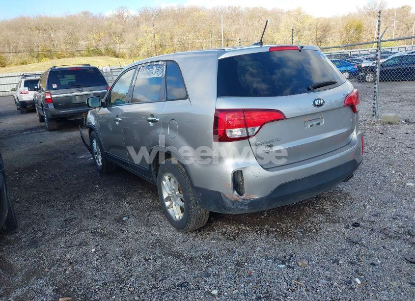 Photo 3 of 2015 Kia Sorento LX (VIN 5XYKT3A60FG583922)
