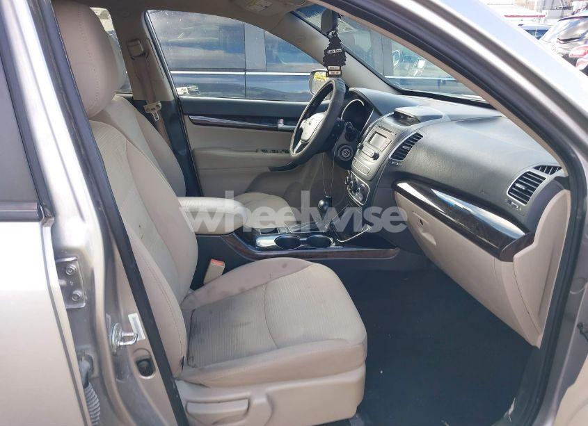 Photo 5 of 2015 Kia Sorento LX (VIN 5XYKT3A60FG583922)