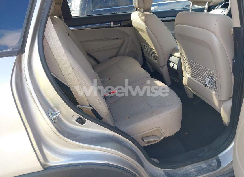 Photo 8 of 2015 Kia Sorento LX (VIN 5XYKT3A60FG583922)