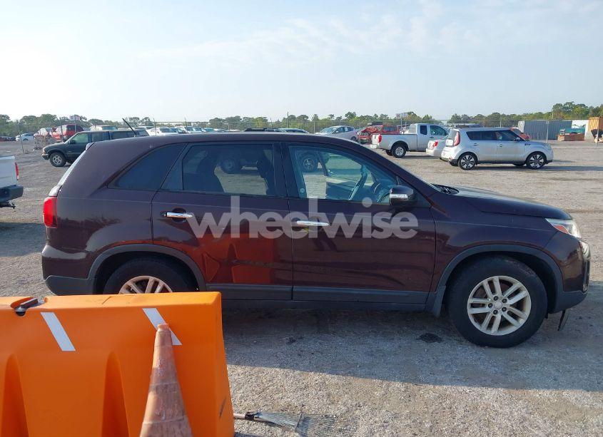 Photo 13 of 2015 Kia Sorento LX (VIN 5XYKT3A60FG626736)