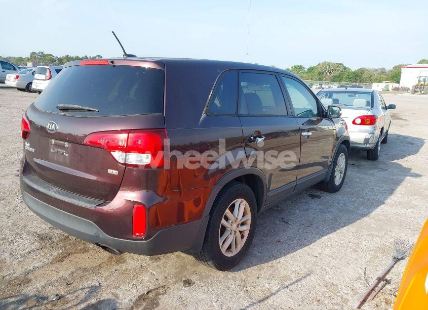 Photo 4 of 2015 Kia Sorento LX (VIN 5XYKT3A60FG626736)