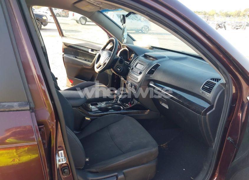 Photo 5 of 2015 Kia Sorento LX (VIN 5XYKT3A60FG626736)