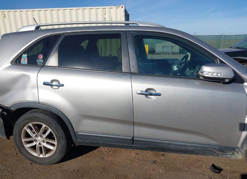 Photo 13 of 2015 Kia Sorento LX (VIN 5XYKT3A60FG633489)