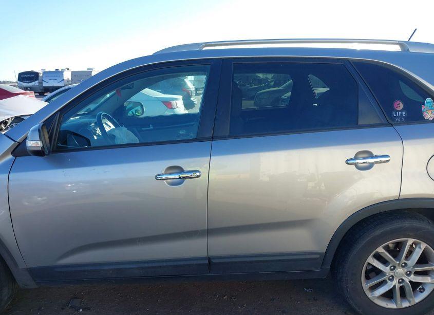 Photo 14 of 2015 Kia Sorento LX (VIN 5XYKT3A60FG633489)