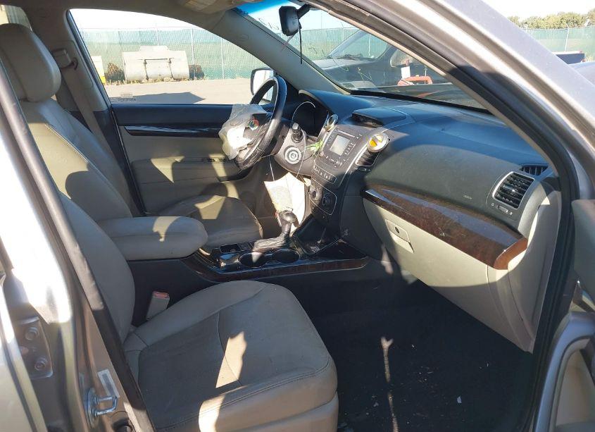 Photo 5 of 2015 Kia Sorento LX (VIN 5XYKT3A60FG633489)