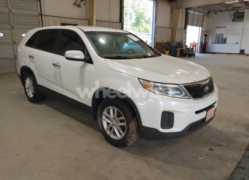 2015 Kia Sorento LX (VIN 5XYKT3A60FG645691) main photo