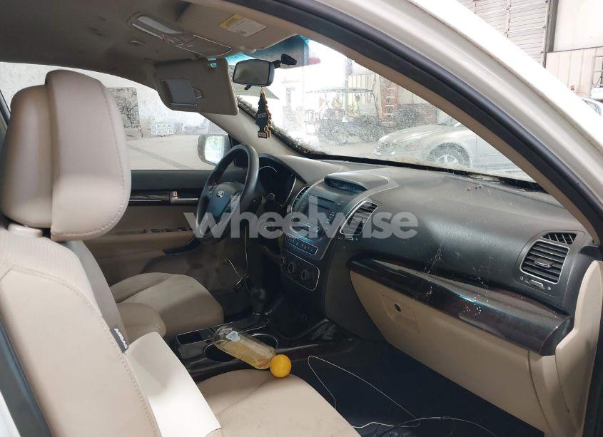 Photo 5 of 2015 Kia Sorento LX (VIN 5XYKT3A60FG645691)