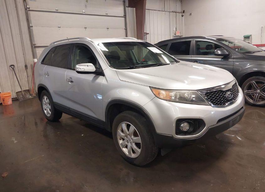 2012 Kia Sorento LX (VIN 5XYKT3A61CG190216) main photo