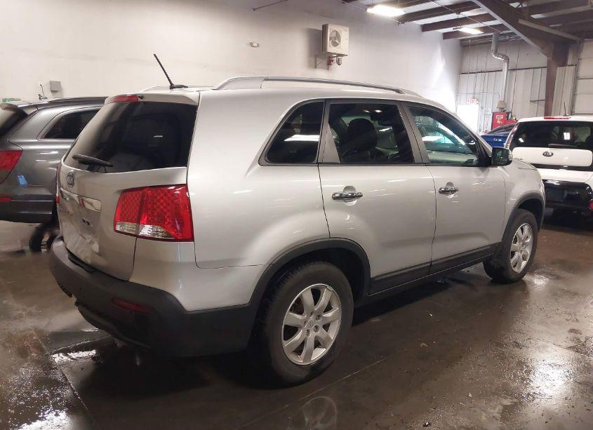 Photo 4 of 2012 Kia Sorento LX (VIN 5XYKT3A61CG190216)