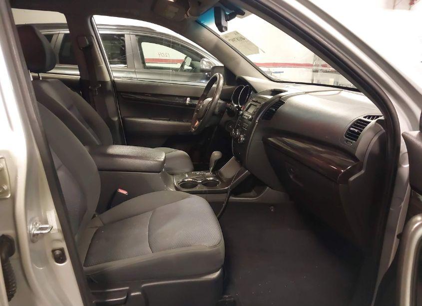 Photo 5 of 2012 Kia Sorento LX (VIN 5XYKT3A61CG190216)