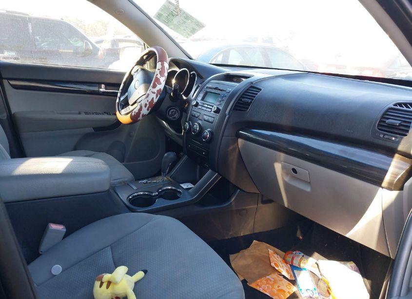 Photo 5 of 2012 Kia Sorento LX (VIN 5XYKT3A61CG196257)