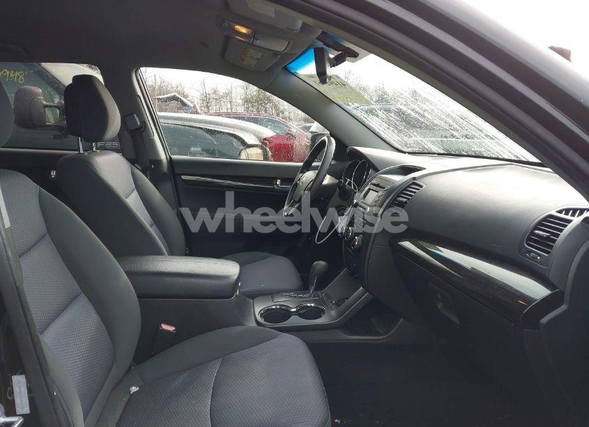 Photo 5 of 2012 Kia Sorento LX (VIN 5XYKT3A61CG211985)