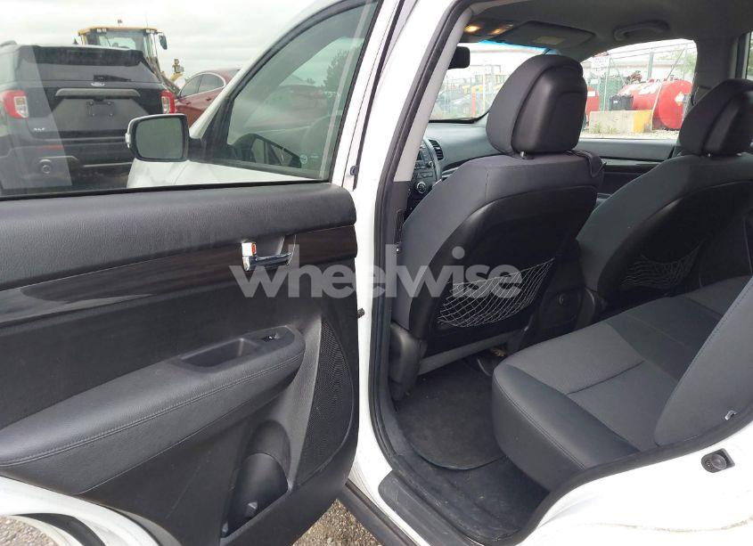 Photo 14 of 2012 Kia Sorento LX (VIN 5XYKT3A61CG212361)