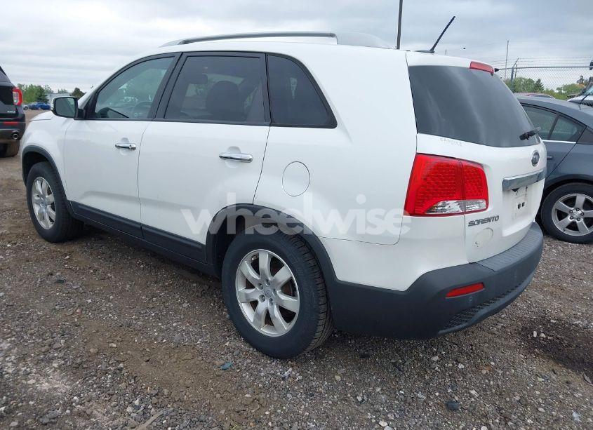 Photo 3 of 2012 Kia Sorento LX (VIN 5XYKT3A61CG212361)
