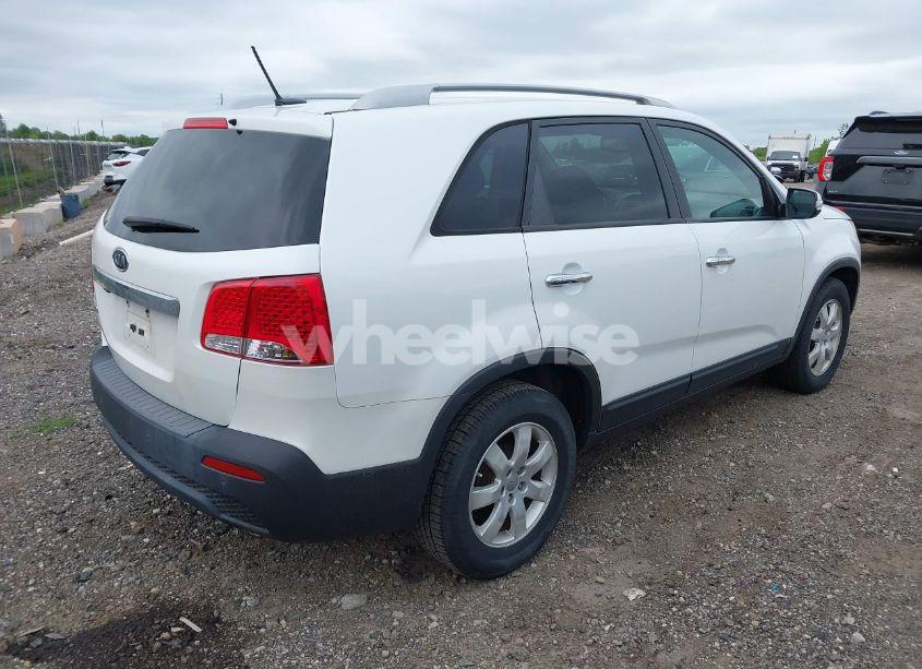 Photo 4 of 2012 Kia Sorento LX (VIN 5XYKT3A61CG212361)