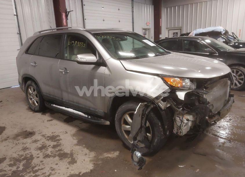 2012 Kia Sorento LX (VIN 5XYKT3A61CG283382) main photo