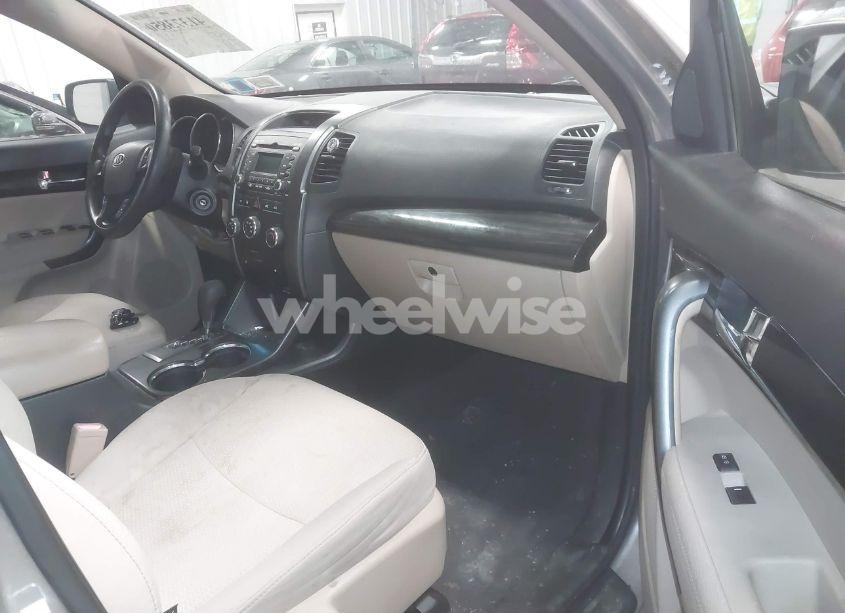 Photo 5 of 2012 Kia Sorento LX (VIN 5XYKT3A61CG283382)