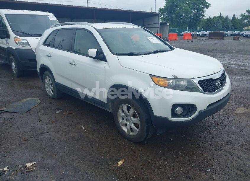 2012 Kia Sorento LX (VIN 5XYKT3A61CG308250) main photo
