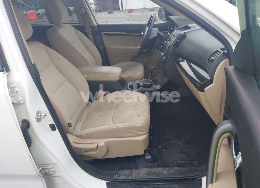 Photo 5 of 2012 Kia Sorento LX (VIN 5XYKT3A61CG308250)