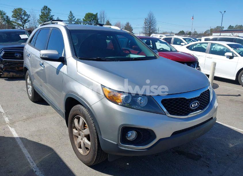 2013 Kia Sorento LX (VIN 5XYKT3A61DG313384) main photo