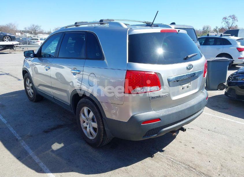 Photo 3 of 2013 Kia Sorento LX (VIN 5XYKT3A61DG313384)