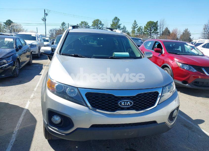 Photo 6 of 2013 Kia Sorento LX (VIN 5XYKT3A61DG313384)