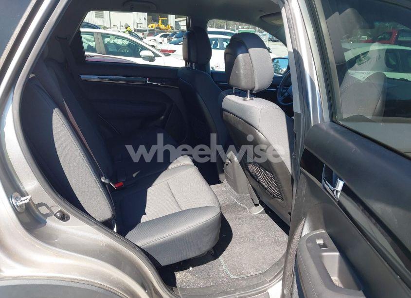 Photo 8 of 2013 Kia Sorento LX (VIN 5XYKT3A61DG313384)