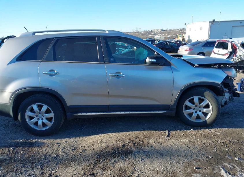 Photo 13 of 2013 Kia Sorento LX (VIN 5XYKT3A61DG348359)