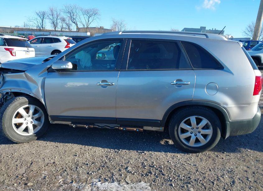 Photo 14 of 2013 Kia Sorento LX (VIN 5XYKT3A61DG348359)