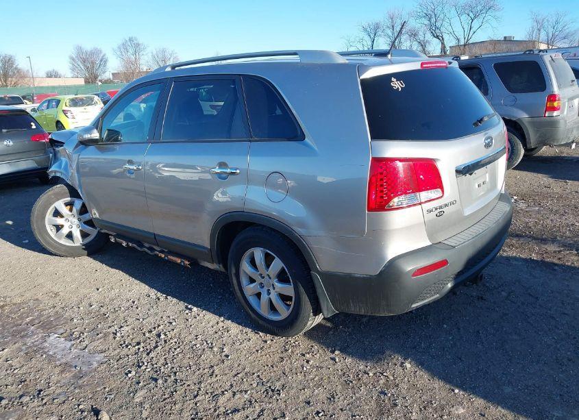 Photo 3 of 2013 Kia Sorento LX (VIN 5XYKT3A61DG348359)