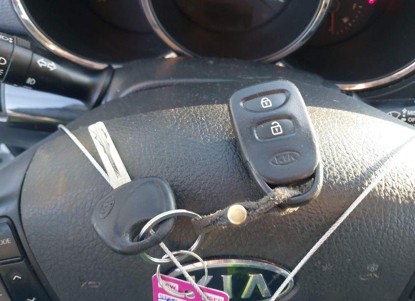 Photo 11 of 2013 Kia Sorento LX (VIN 5XYKT3A61DG382608)