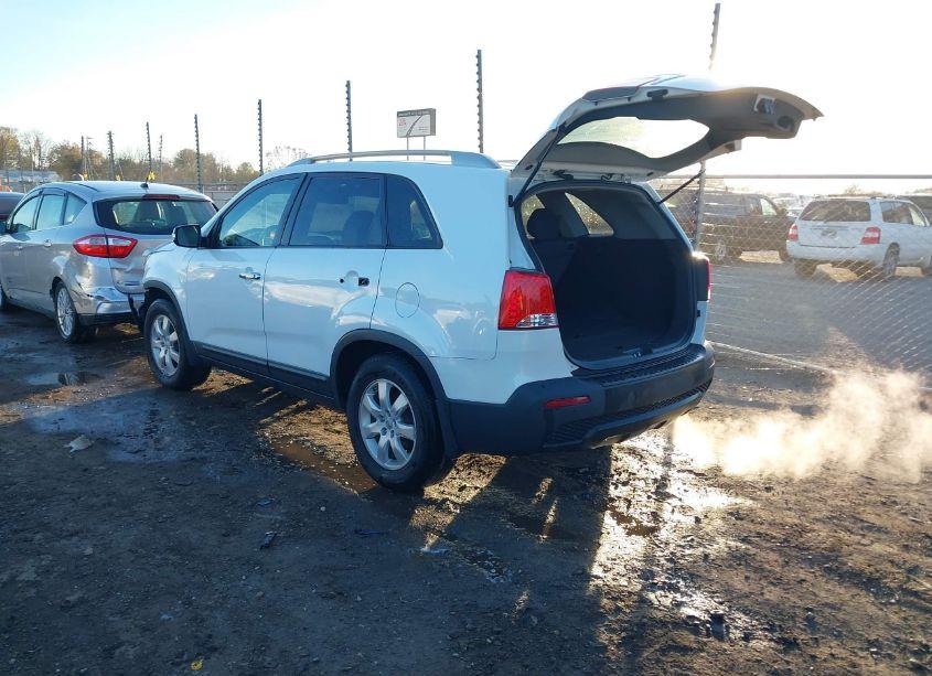 Photo 3 of 2013 Kia Sorento LX (VIN 5XYKT3A61DG382608)