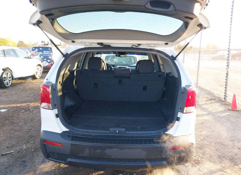 Photo 8 of 2013 Kia Sorento LX (VIN 5XYKT3A61DG382608)