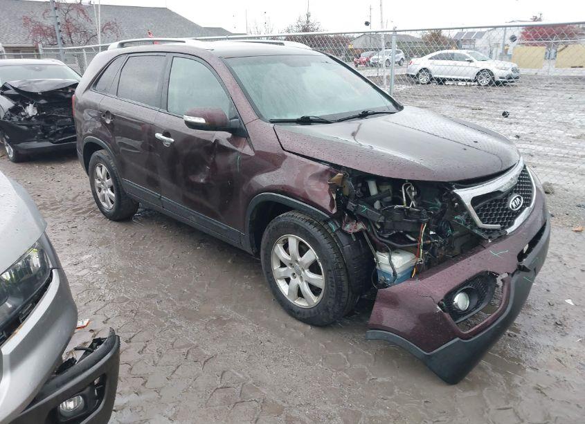 2013 Kia Sorento LX (VIN 5XYKT3A61DG393124) main photo