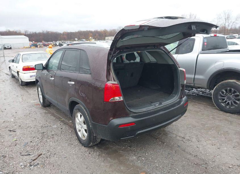 Photo 3 of 2013 Kia Sorento LX (VIN 5XYKT3A61DG393124)