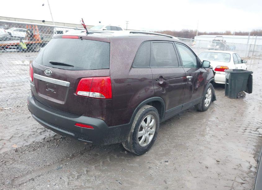 Photo 4 of 2013 Kia Sorento LX (VIN 5XYKT3A61DG393124)
