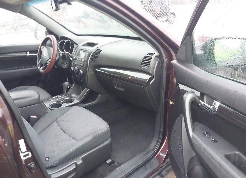 Photo 5 of 2013 Kia Sorento LX (VIN 5XYKT3A61DG393124)