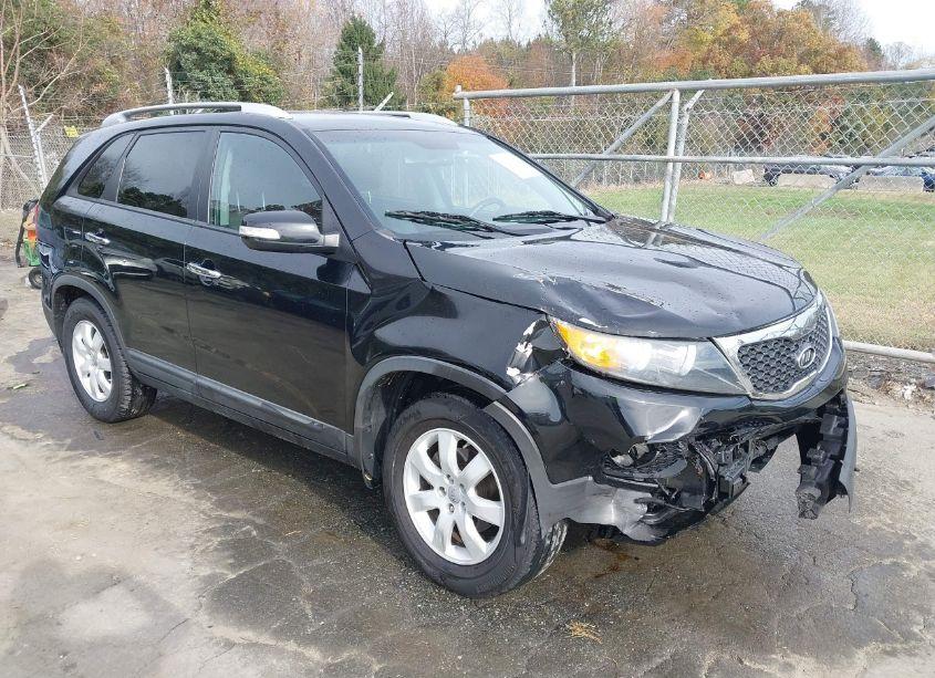 2013 Kia Sorento LX (VIN 5XYKT3A61DG401173) main photo