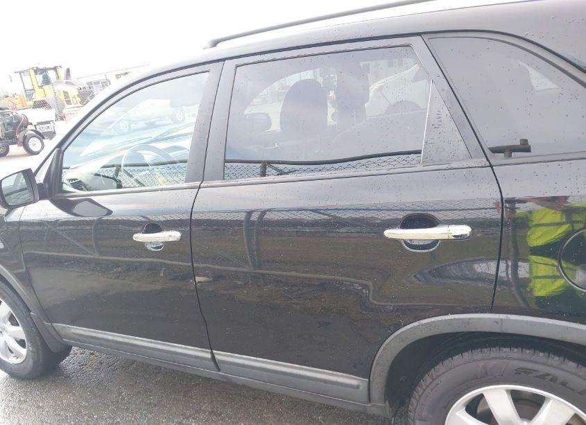 Photo 14 of 2013 Kia Sorento LX (VIN 5XYKT3A61DG401173)