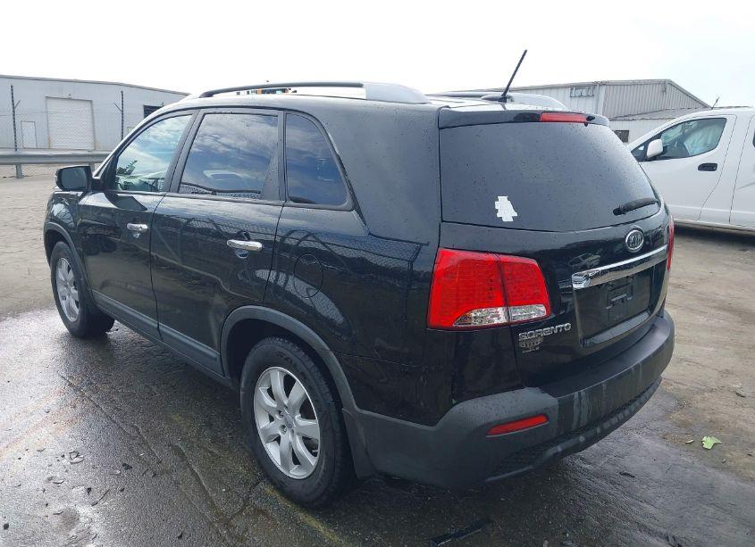 Photo 3 of 2013 Kia Sorento LX (VIN 5XYKT3A61DG401173)