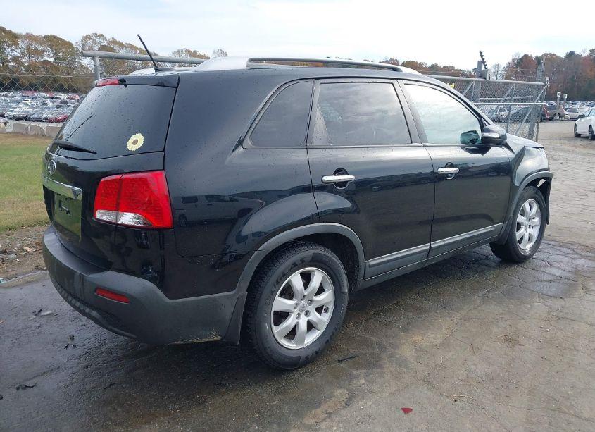 Photo 4 of 2013 Kia Sorento LX (VIN 5XYKT3A61DG401173)