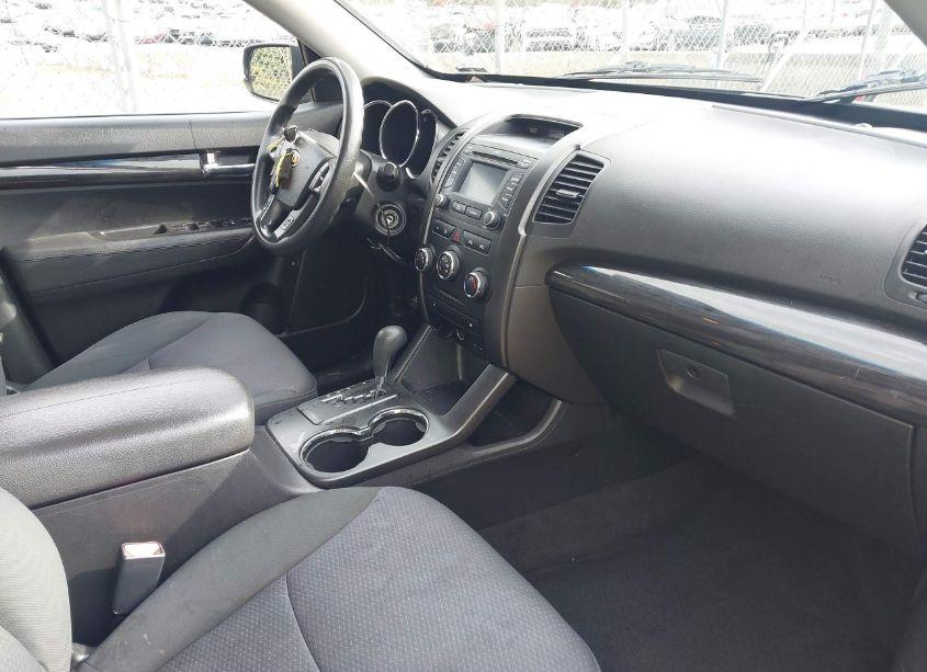 Photo 5 of 2013 Kia Sorento LX (VIN 5XYKT3A61DG401173)