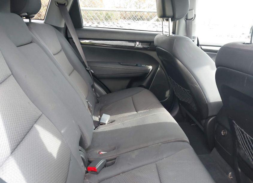 Photo 8 of 2013 Kia Sorento LX (VIN 5XYKT3A61DG401173)