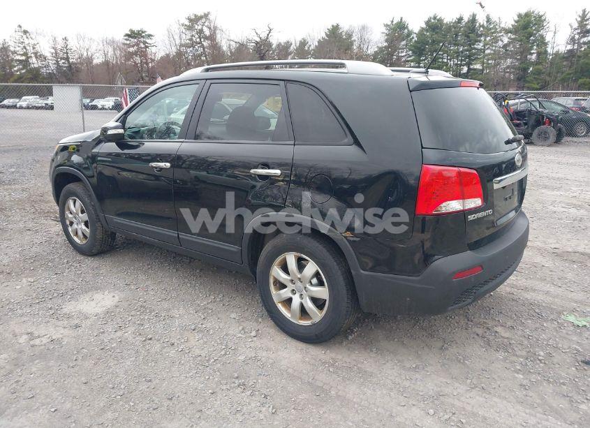 Photo 3 of 2013 Kia Sorento LX (VIN 5XYKT3A61DG414943)