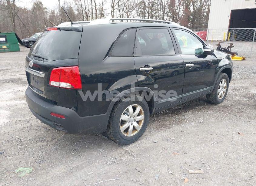 Photo 4 of 2013 Kia Sorento LX (VIN 5XYKT3A61DG414943)