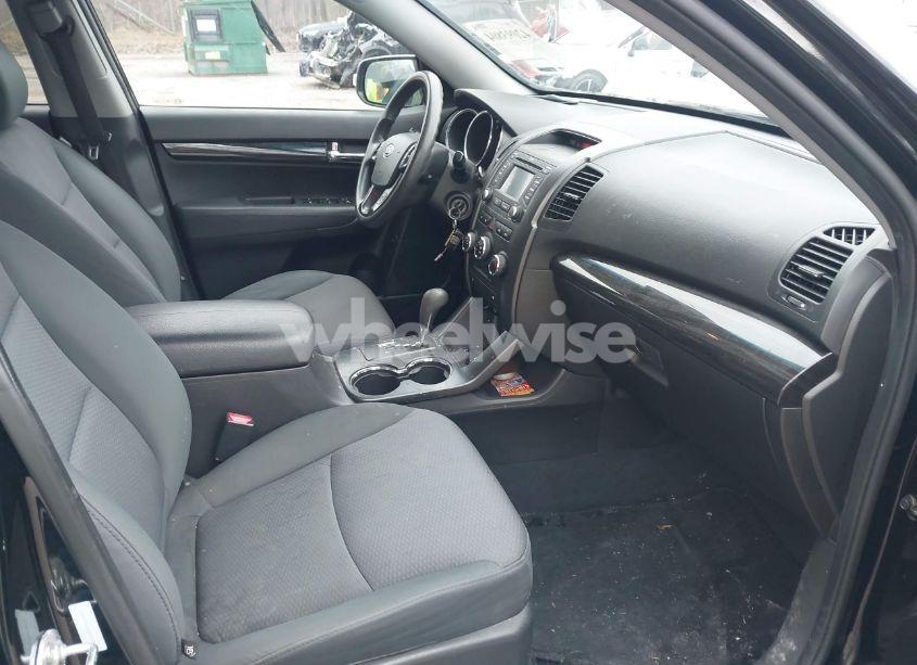 Photo 5 of 2013 Kia Sorento LX (VIN 5XYKT3A61DG414943)