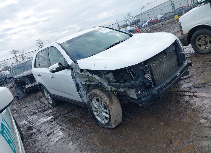 2014 Kia Sorento LX (VIN 5XYKT3A61EG464047) main photo