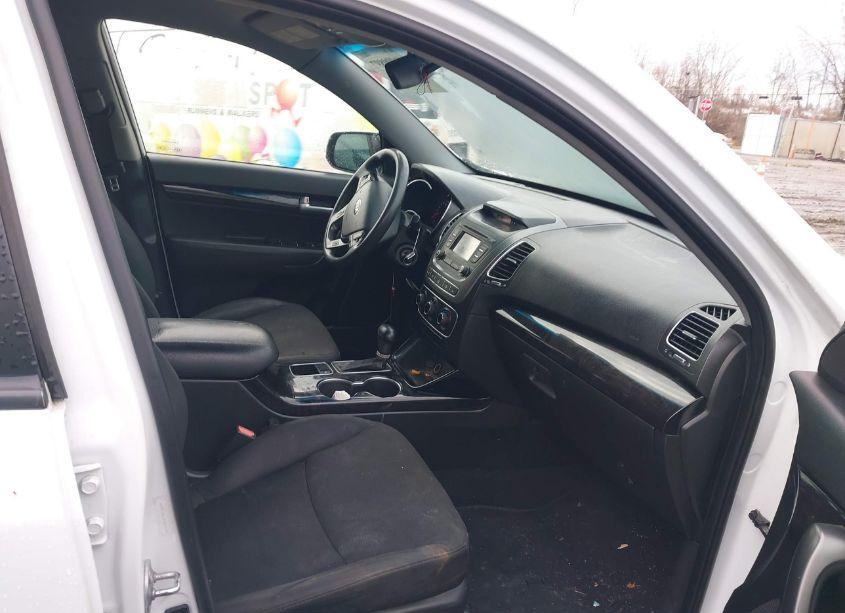 Photo 5 of 2014 Kia Sorento LX (VIN 5XYKT3A61EG464047)